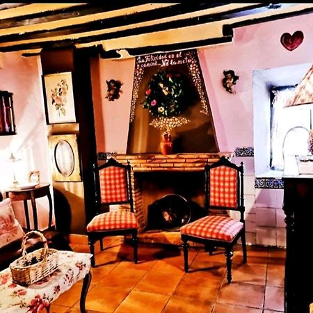 Room In Lodge - Romantic Getaway To Cuenca At Christmas Valeria 외부 사진