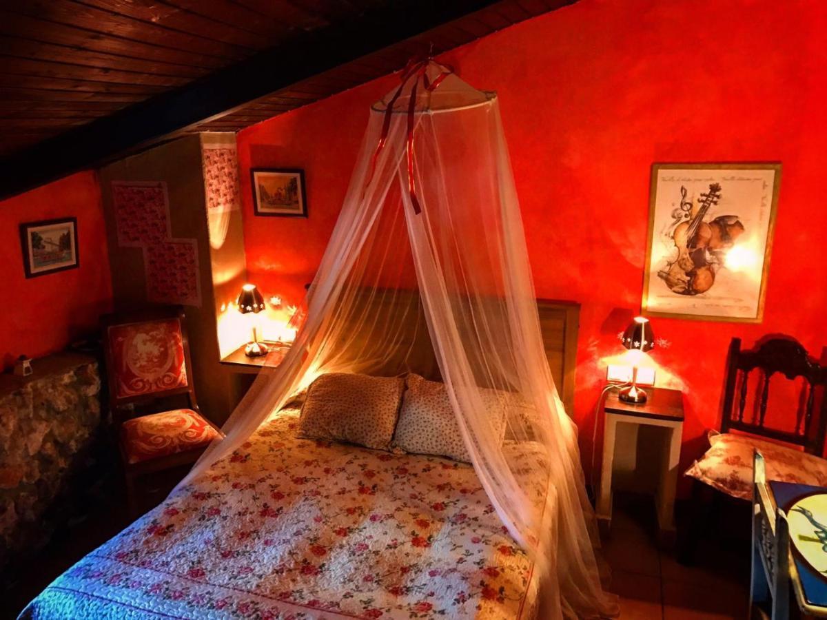 Room In Lodge - Romantic Getaway To Cuenca At Christmas Valeria 외부 사진