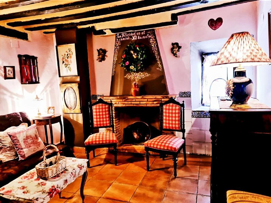 Room In Lodge - Romantic Getaway To Cuenca At Christmas Valeria 외부 사진