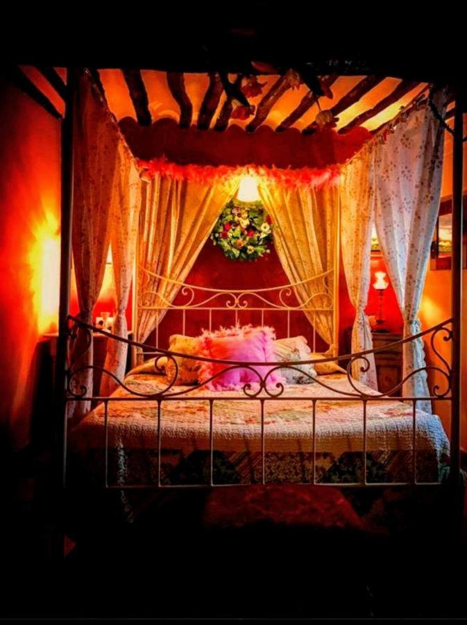 Room In Lodge - Romantic Getaway To Cuenca At Christmas Valeria 외부 사진