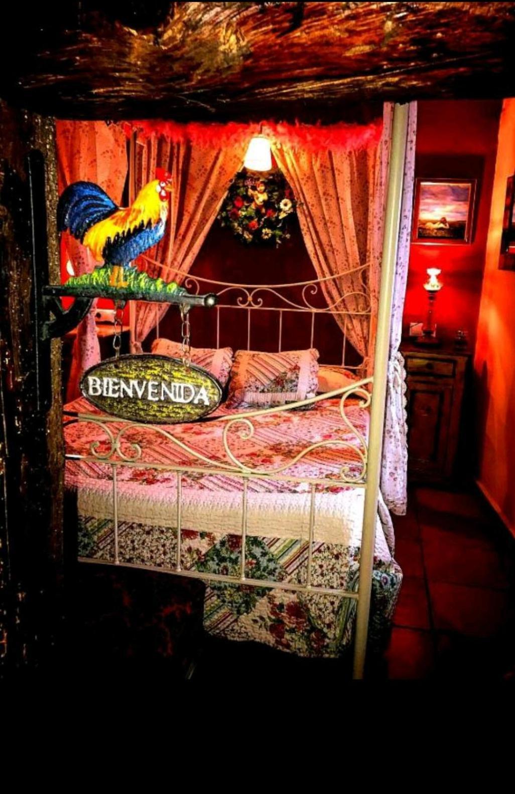 Room In Lodge - Romantic Getaway To Cuenca At Christmas Valeria 외부 사진