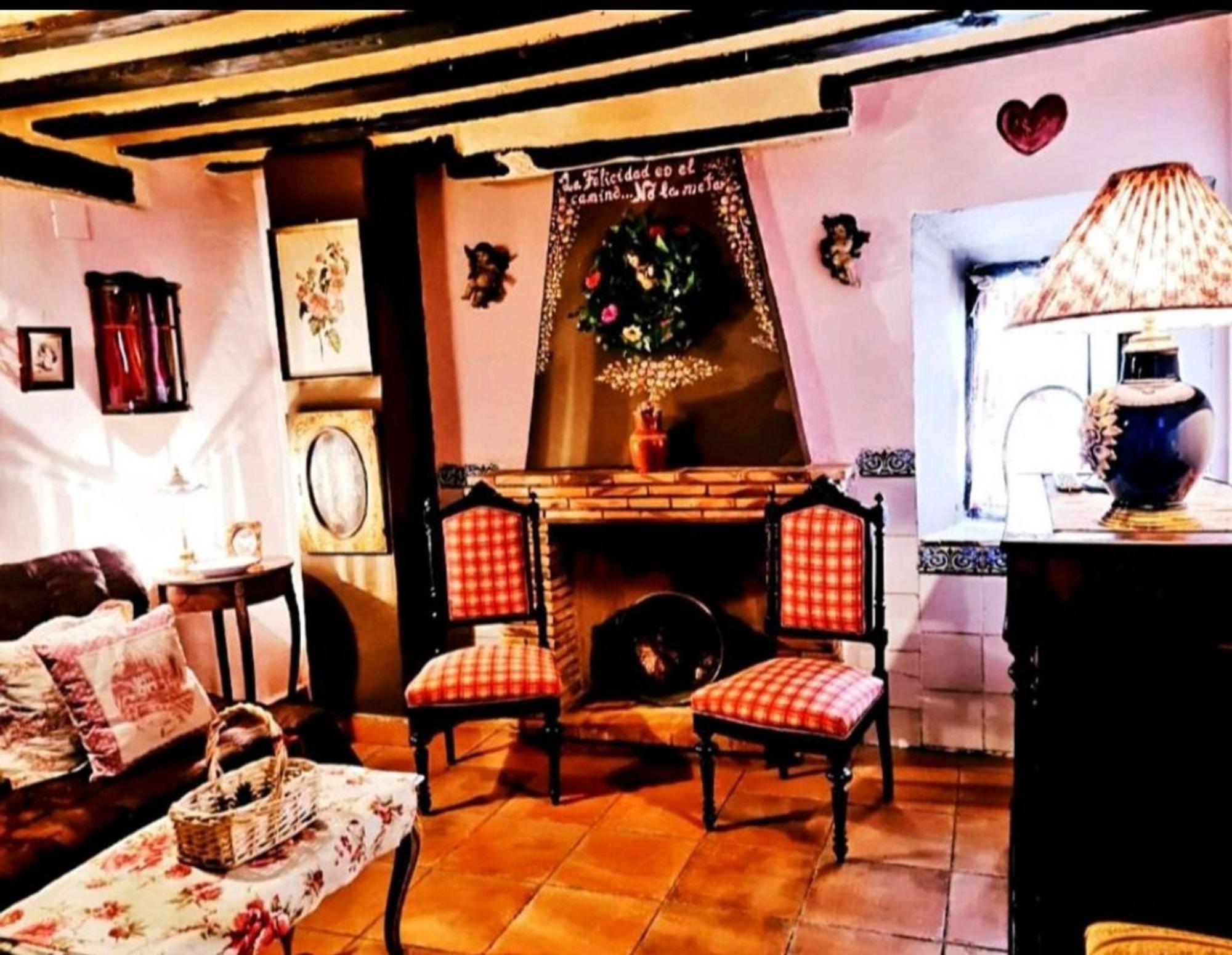 Room In Lodge - Romantic Getaway To Cuenca At Christmas Valeria 외부 사진